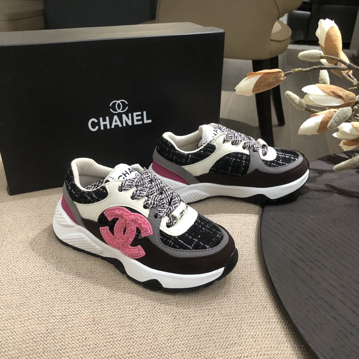 Children's shoes child